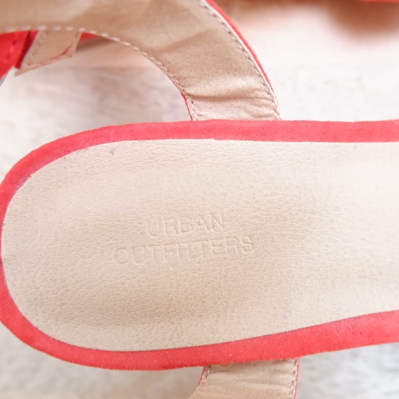 URBAN OUTFITTERS SUEDE RED BLOCK HEEL SANDALS ♥️ - Picture 6 of 10